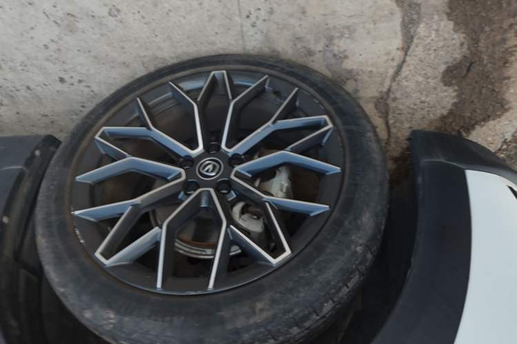 Used CHANGAN UNI-T 2022 1.5T Prestige Version Left Front Wheel Hub