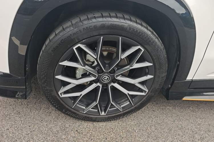 Used CHANGAN UNI-T 2022 1.5T Sport Edition Premium Version Left Front Wheel Hub