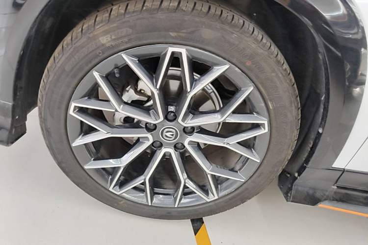 Used CHANGAN UNI-T 2022 1.5T Sport Edition Premium Version Left Front Wheel Hub