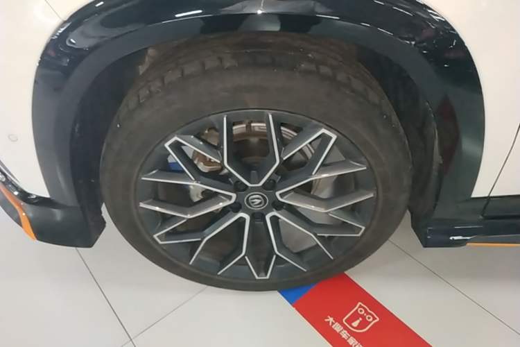 Used CHANGAN UNI-T 2022 1.5T Sport Edition Flagship Version Left Front Wheel Hub
