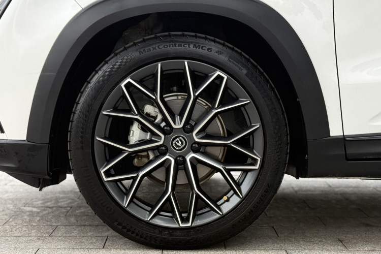 Used CHANGAN UNI-T 2022 1.5T Prestige Version Left Front Wheel Hub
