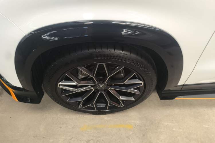Used CHANGAN UNI-T 2022 1.5T Prestige Version Left Front Wheel Hub