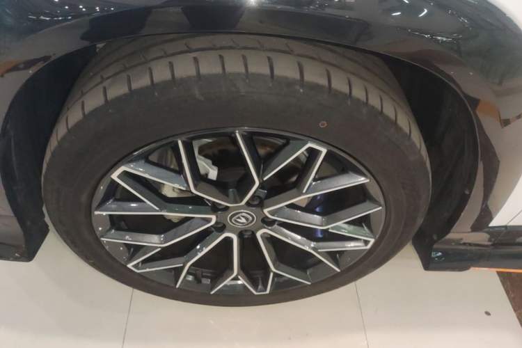 Used CHANGAN UNI-T 2022 1.5T Sport Edition Premium Version Left Front Wheel Hub