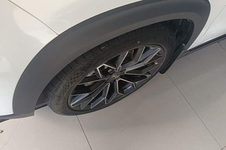 Used CHANGAN UNI-T 2022 1.5T Prestige Version Left Front Wheel Hub