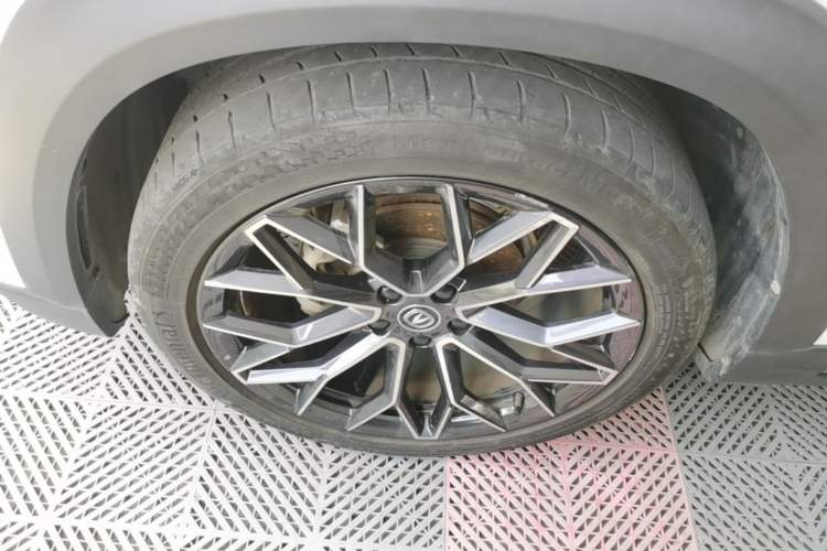 Used CHANGAN UNI-T 2022 1.5T Flagship Edition Left Front Wheel Hub
