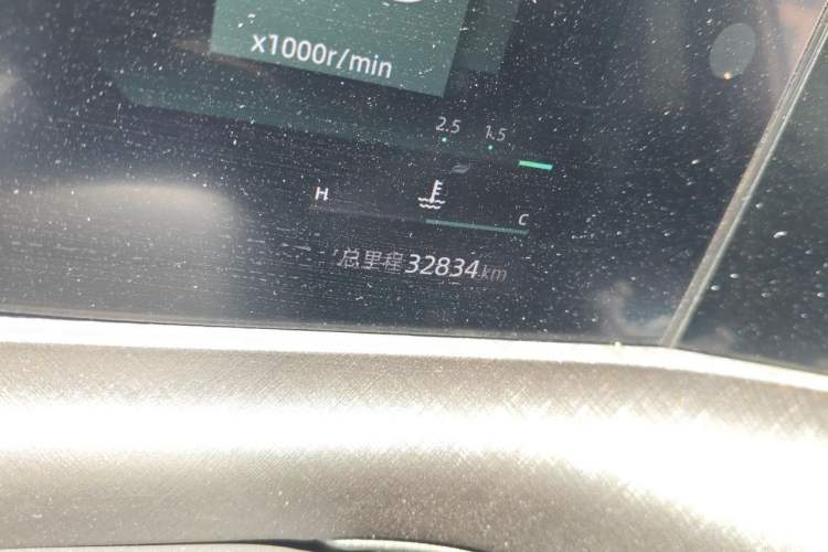Used CHANGAN UNI-T 2022 1.5T Luxury Edition Odometer Close Up
