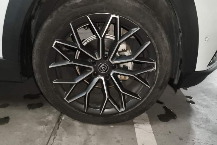 Used CHANGAN UNI-T 2022 1.5T Flagship Edition Right Front Wheel Hub