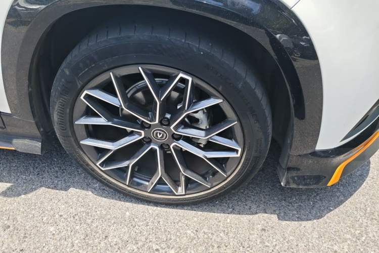 Used CHANGAN UNI-T 2022 1.5T Luxury Edition Right Front Wheel Hub