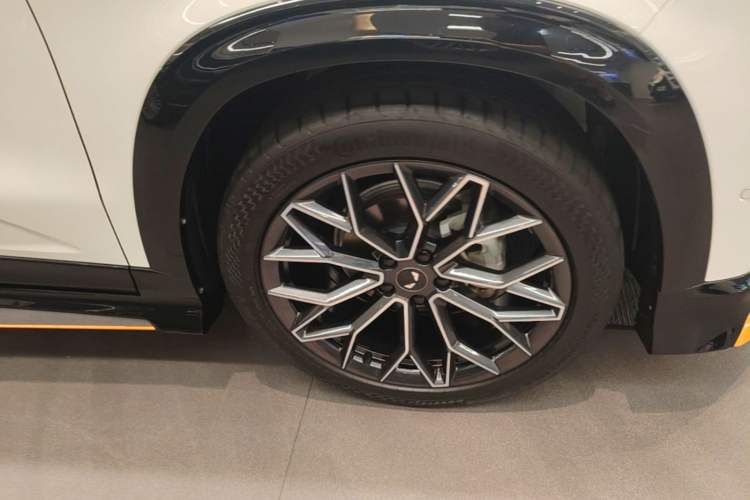 Used CHANGAN UNI-T 2022 1.5T Sport Edition Flagship Version Right Front Wheel Hub