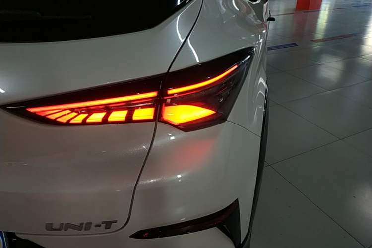 Used CHANGAN UNI-T 2022 1.5T Sport Edition Flagship Version Right Rear Taillight