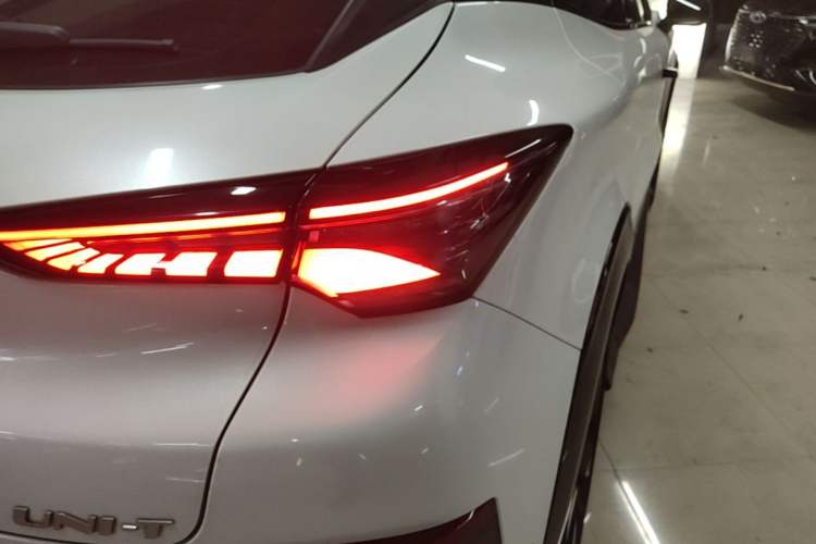 Used CHANGAN UNI-T 2022 1.5T Sport Edition Flagship Version Right Rear Taillight