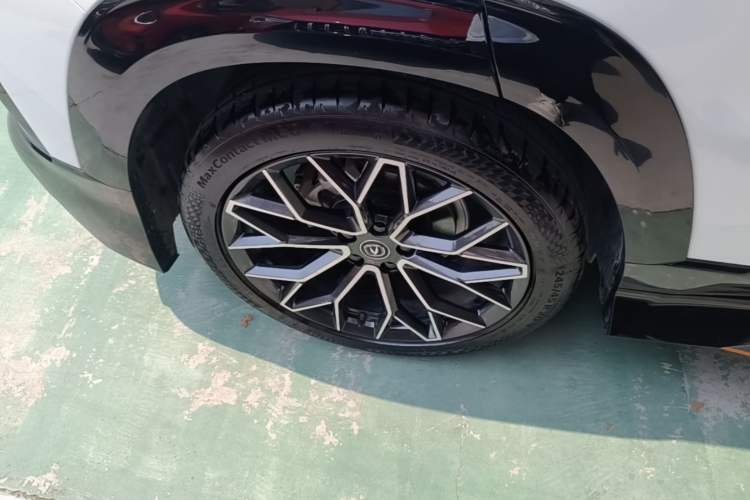 Used CHANGAN UNI-T 2022 1.5T Prestige Version Right Rear Wheel Hub