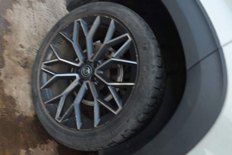 Used CHANGAN UNI-T 2022 1.5T Prestige Version Right Rear Wheel Hub