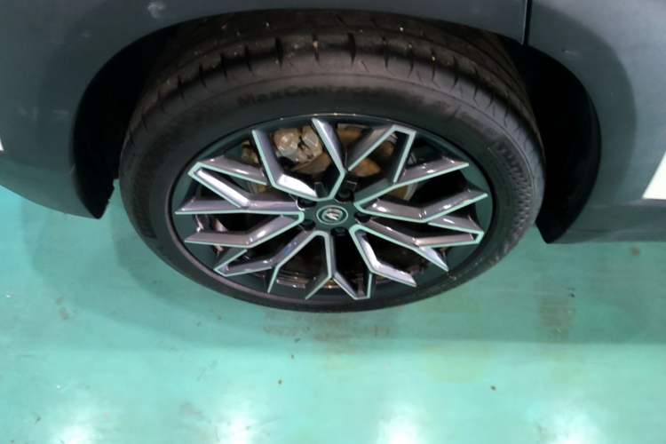 Used CHANGAN UNI-T 2022 1.5T Prestige Version Right Rear Wheel Hub