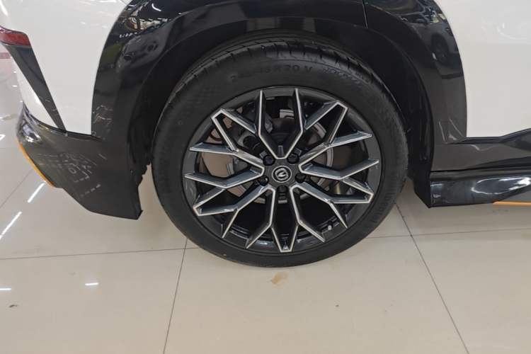 Used CHANGAN UNI-T 2022 1.5T Prestige Version Right Rear Wheel Hub