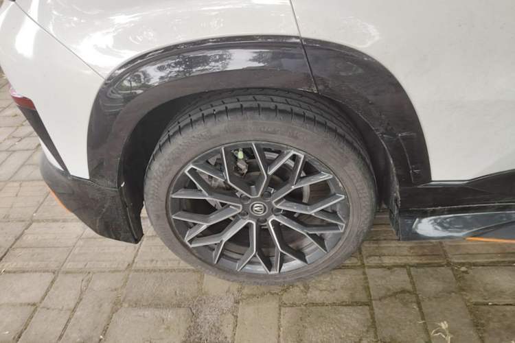 Used CHANGAN UNI-T 2022 1.5T Prestige Version Right Rear Wheel Hub