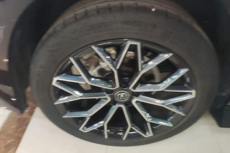 Used CHANGAN UNI-T 2022 1.5T Sport Edition Premium Version Right Rear Wheel Hub