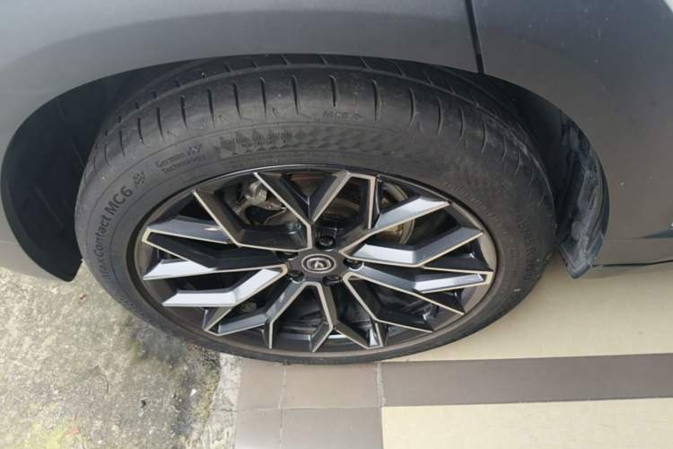 Used CHANGAN UNI-T 2022 1.5T Prestige Version Right Rear Wheel Hub