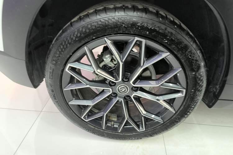 Used CHANGAN UNI-T 2022 1.5T Prestige Version Right Rear Wheel Hub