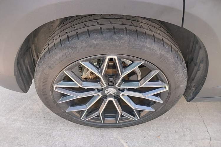 Used CHANGAN UNI-T 2022 1.5T Prestige Version Right Rear Wheel Hub