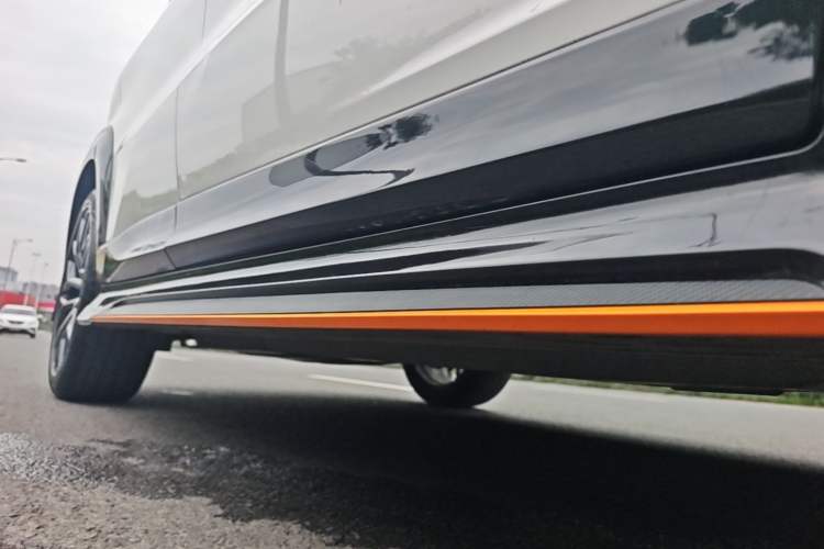 Used CHANGAN UNI-T 2022 1.5T Sport Edition Premium Version Right Side Sill