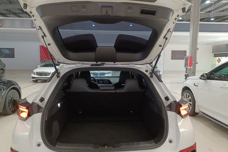Used CHANGAN UNI-T 2022 1.5T Prestige Version Trunk