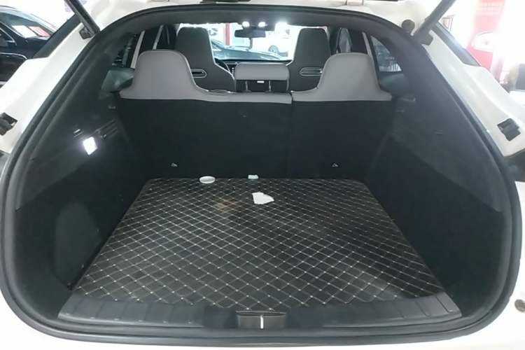 Used CHANGAN UNI-T 2022 1.5T Sport Edition Flagship Version Trunk