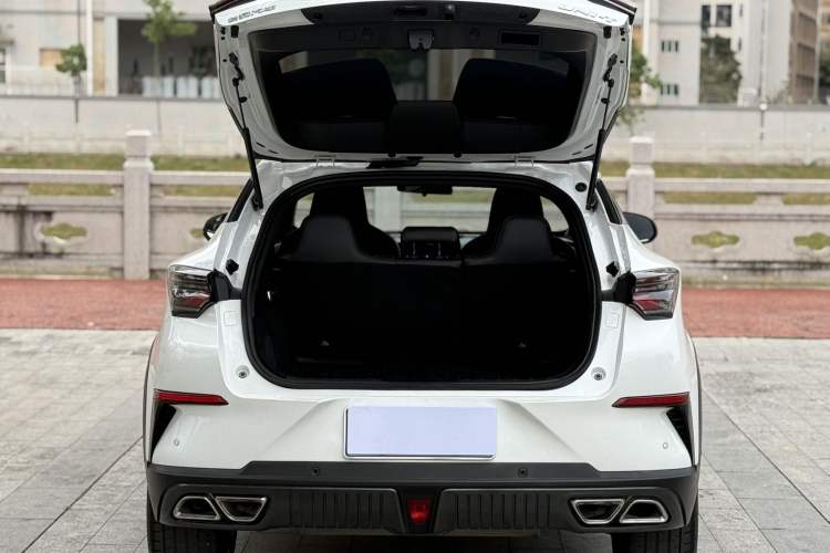 Used CHANGAN UNI-T 2022 1.5T Prestige Version Trunk