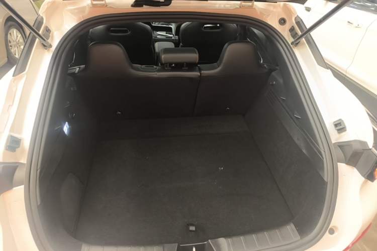 Used CHANGAN UNI-T 2022 1.5T Prestige Version Trunk