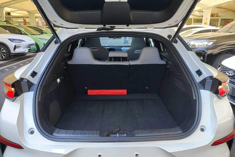 Used CHANGAN UNI-T 2022 1.5T Flagship Edition Trunk