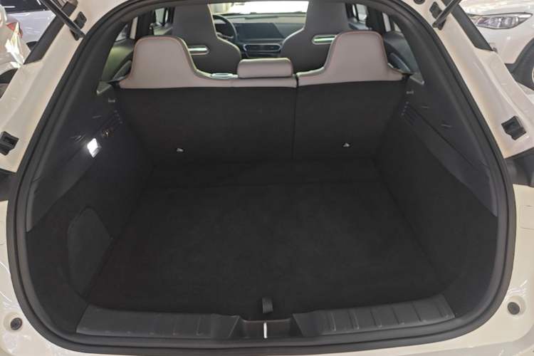 Used CHANGAN UNI-T 2022 1.5T Prestige Version Trunk