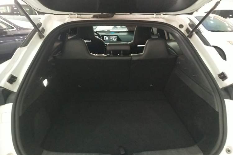 Used CHANGAN UNI-T 2022 1.5T Prestige Version Trunk