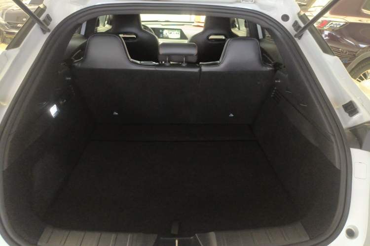 Used CHANGAN UNI-T 2022 1.5T Prestige Version Trunk