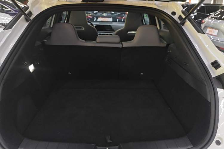 Used CHANGAN UNI-T 2022 1.5T Prestige Version Trunk