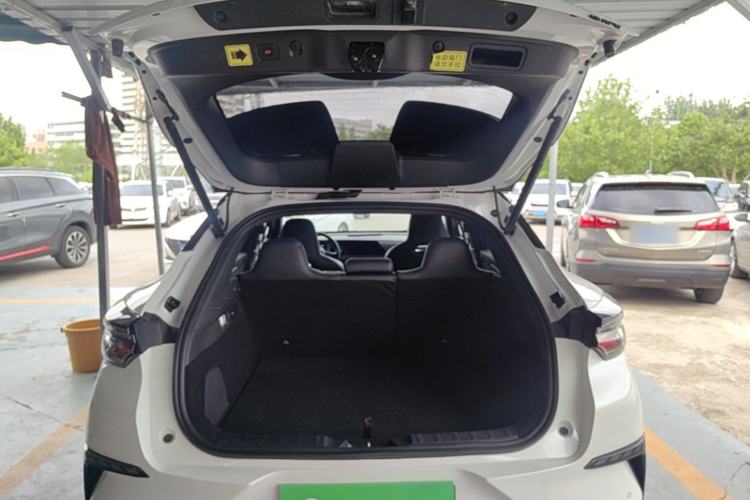 Used CHANGAN UNI-T 2022 1.5T Prestige Version Trunk