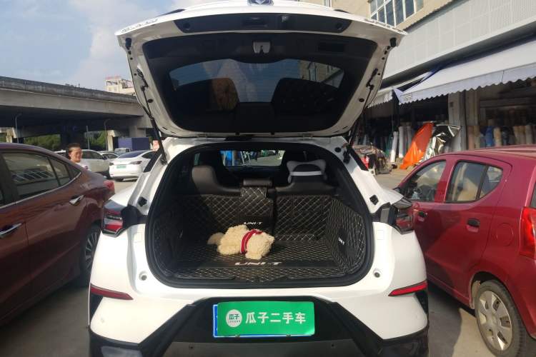 Used CHANGAN UNI-T 2022 1.5T Prestige Version Trunk