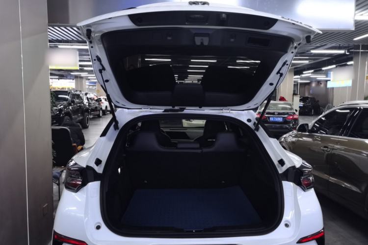 Used CHANGAN UNI-T 2022 1.5T Prestige Version Trunk