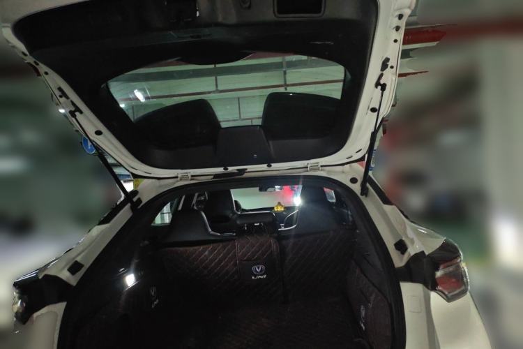 Used CHANGAN UNI-T 2022 1.5T Prestige Version Trunk