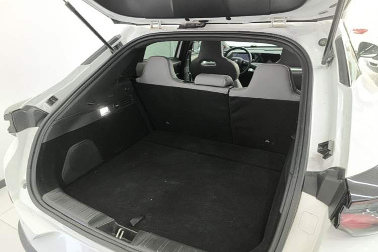 Used CHANGAN UNI-T 2022 1.5T Prestige Version Trunk