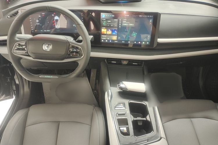 Used CHANGAN UNI-T 2023 Second-Generation 1.5T Prestige Model Center Console