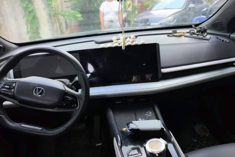Used CHANGAN UNI-T 2023 Second-Generation 1.5T Prestige Model Center Console