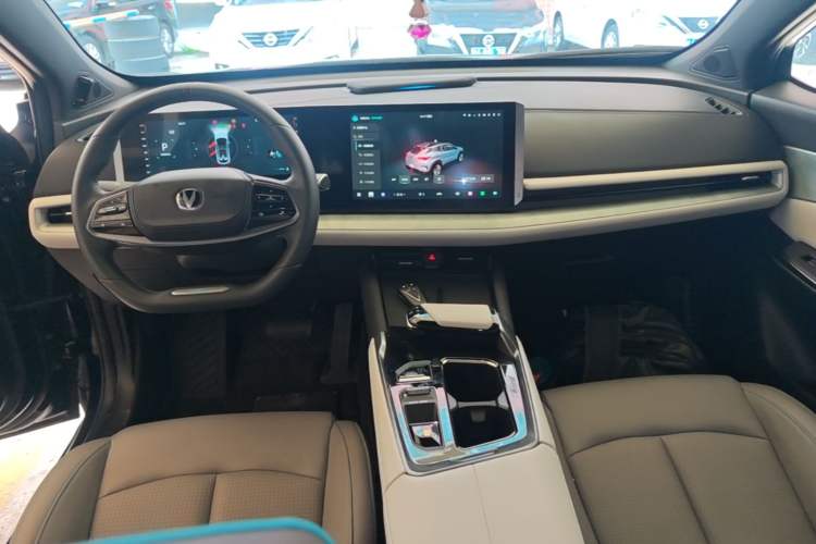 Used CHANGAN UNI-T 2023 Second-Generation 1.5T Prestige Model Center Console