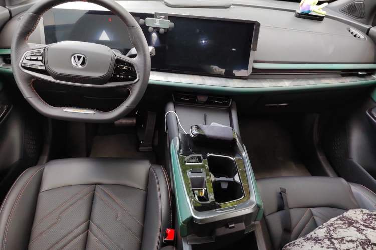 Used CHANGAN UNI-T 2023 2nd Generation 1.5T Sport Edition Flagship Version Center Console