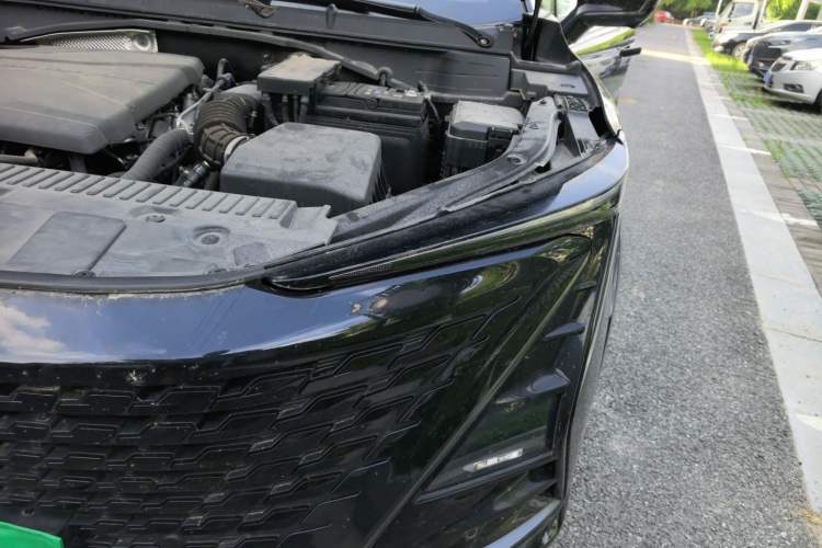 Used CHANGAN UNI-T 2023 Second-Generation 1.5T Prestige Model Engine Bay Left