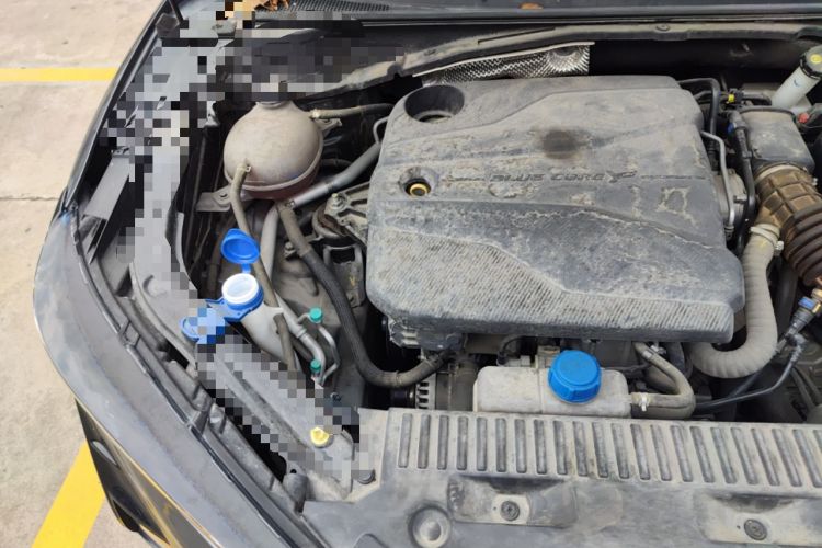 Used CHANGAN UNI-T 2023 Second-Generation 1.5T Prestige Model Engine Bay Right