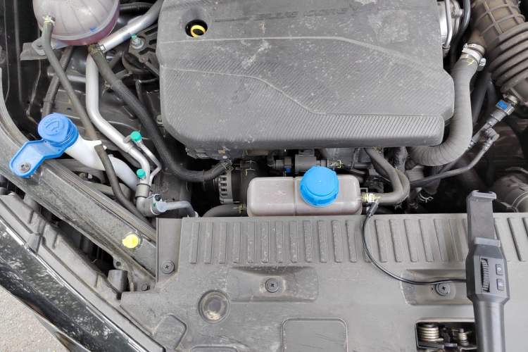 Used CHANGAN UNI-T 2023 2nd Generation 1.5T Sport Edition Flagship Version Engine Bay Right