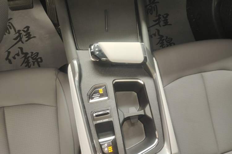 Used CHANGAN UNI-T 2023 Second-Generation 1.5T Prestige Model Gear Lever