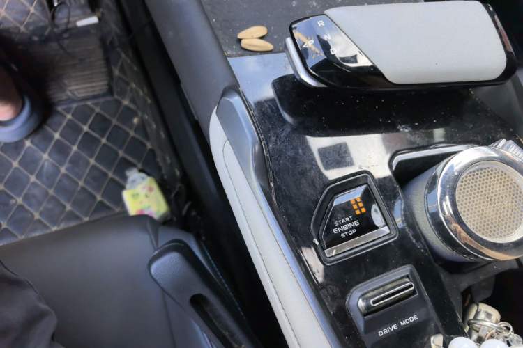 Used CHANGAN UNI-T 2023 Second-Generation 1.5T Prestige Model Gear Lever