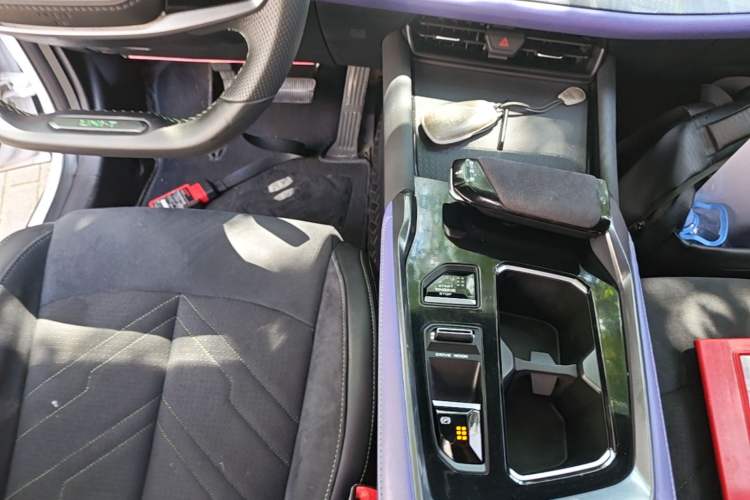 Used CHANGAN UNI-T 2023 2nd Generation 1.5T Sport Edition Prestige Version Gear Lever