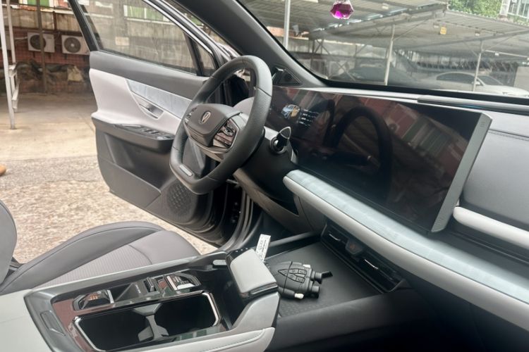 Used CHANGAN UNI-T 2023 Second-Generation 1.5T Prestige Model Interior 6